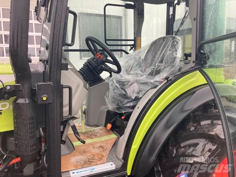 CLAAS NEXOS 240 S Trattori