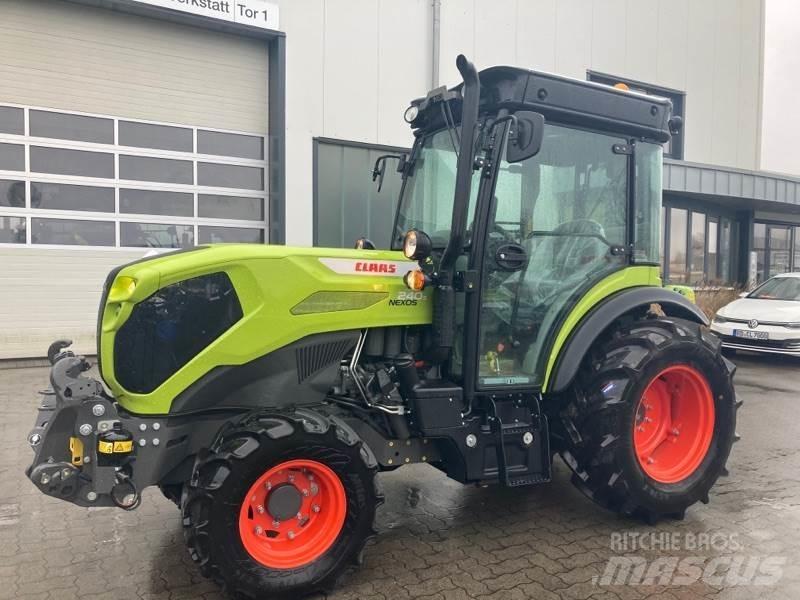 CLAAS NEXOS 240 S Trattori