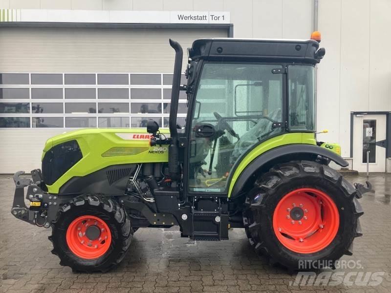 CLAAS NEXOS 240 S Trattori