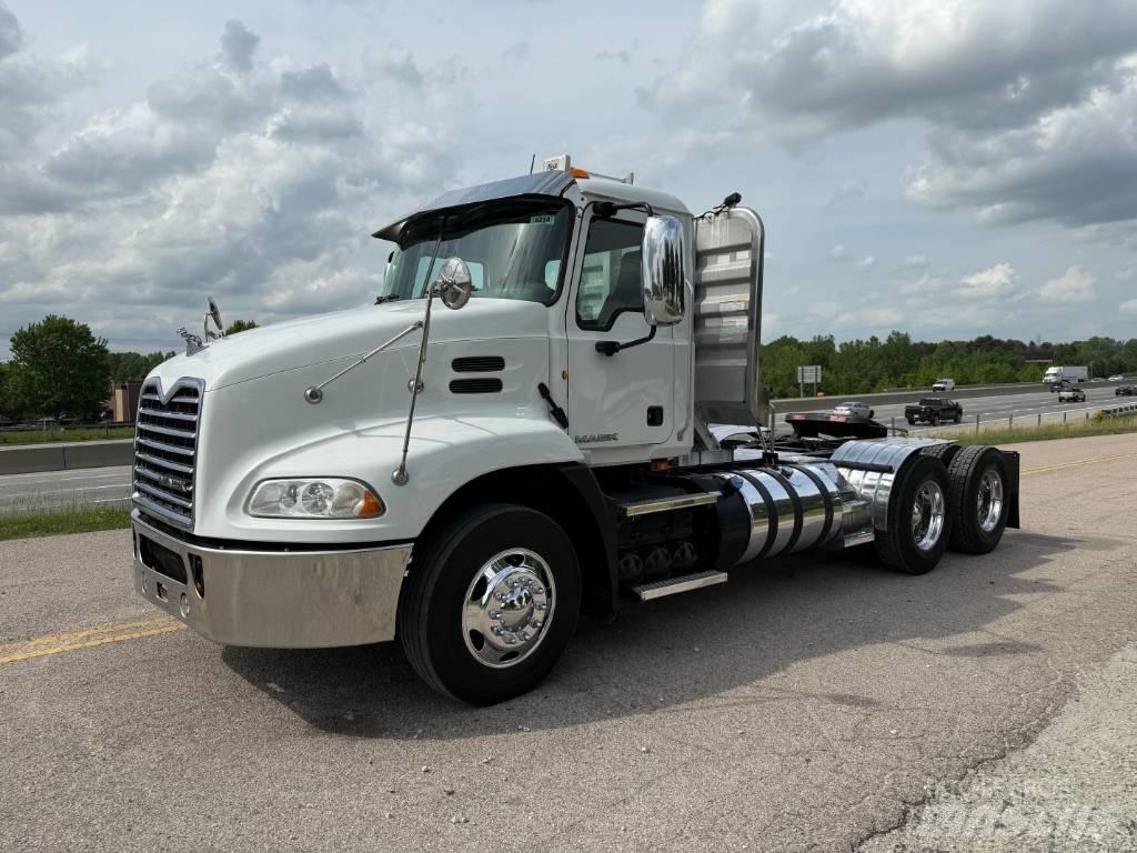 Mack CXU 613 Motrici e Trattori Stradali