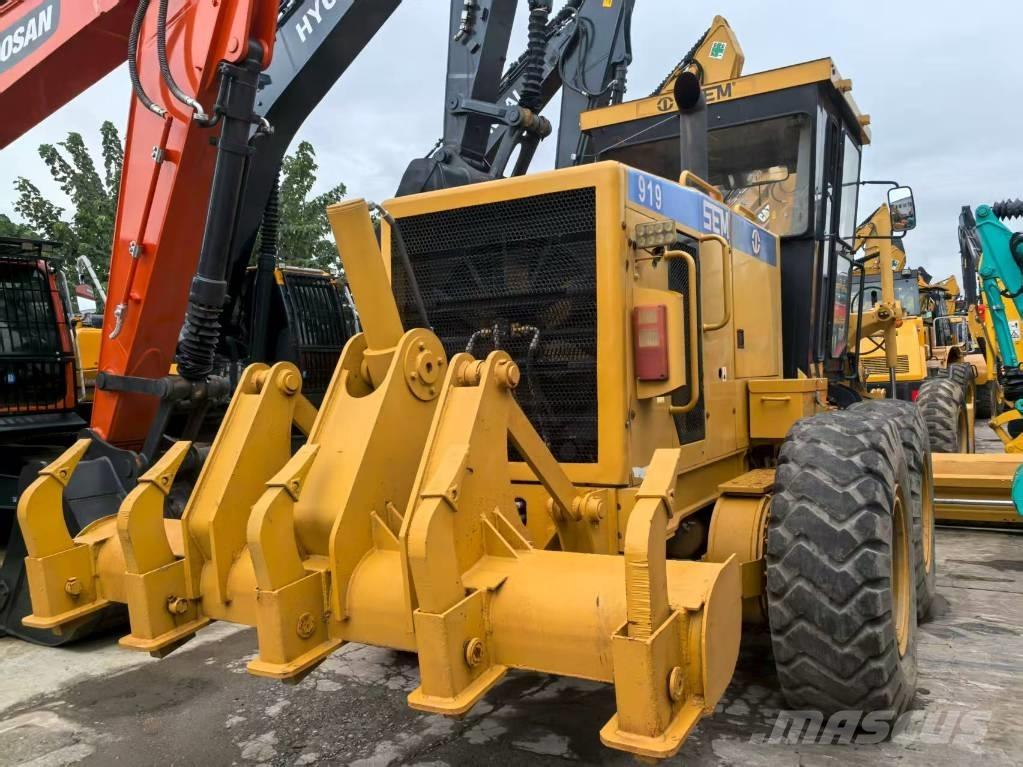 SEM 919 Motorgraders
