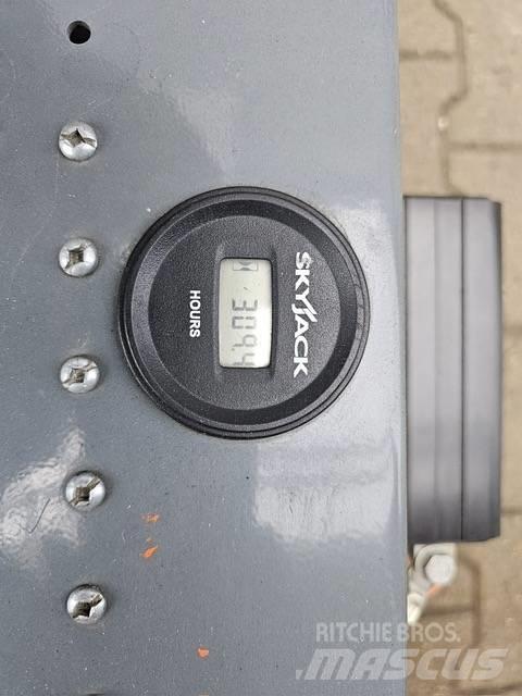SkyJack SJIII 4632, Piattaforme a pantografo