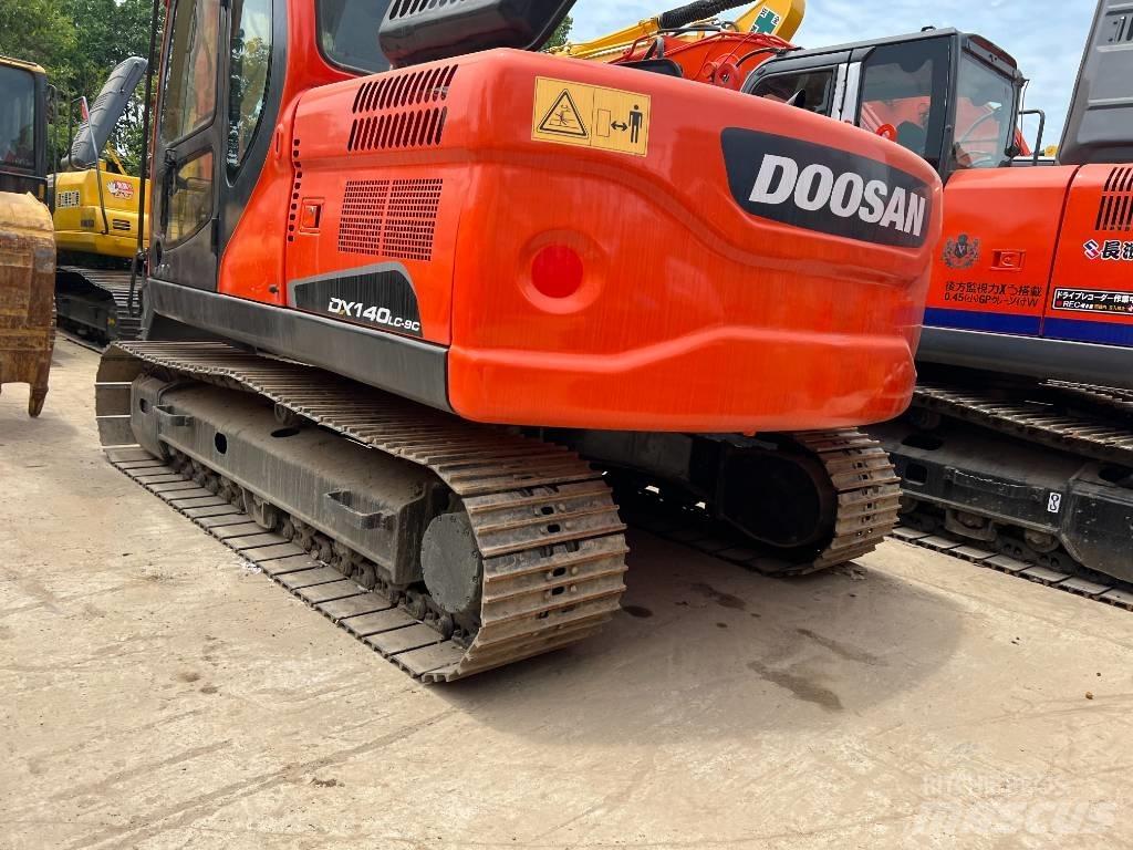 Doosan DX140 Escavatori cingolati