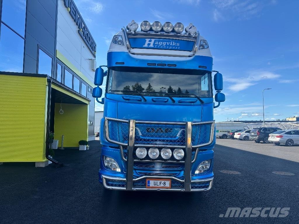 DAF XF 530 6x2*4 Camion con gancio di sollevamento