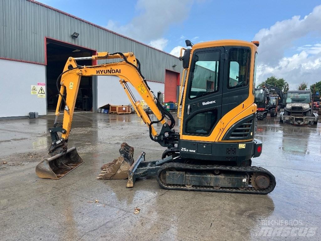 Hyundai R25Z-9 AK Miniescavatori