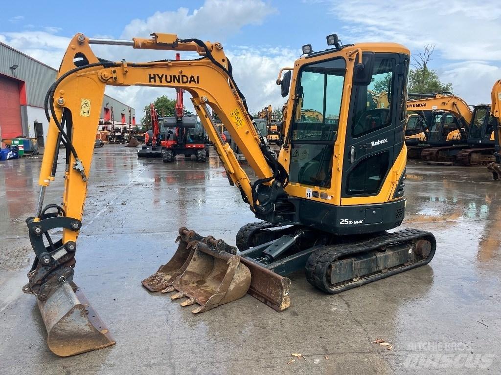 Hyundai R25Z-9 AK Miniescavatori