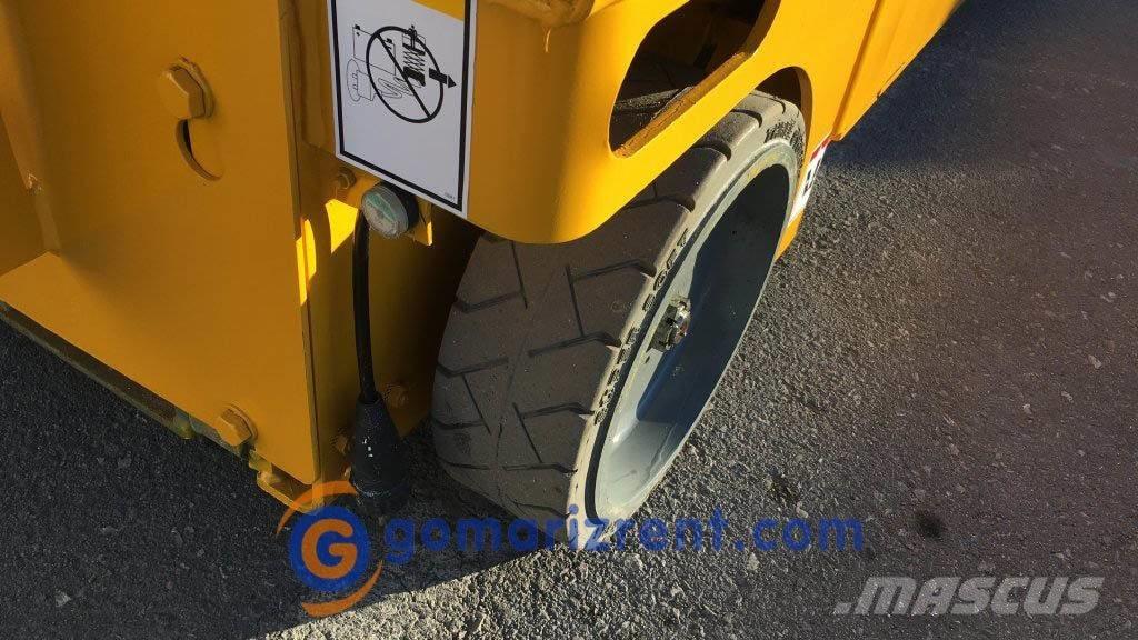 Haulotte Compact 10 Piattaforme a pantografo