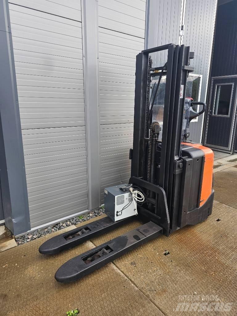 BT SPE 125 L 4150mm Transpallet uomo a terra