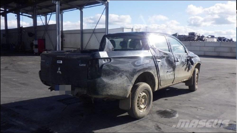 Mitsubishi L 200 4 Pick up/Fiancata ribaltabile