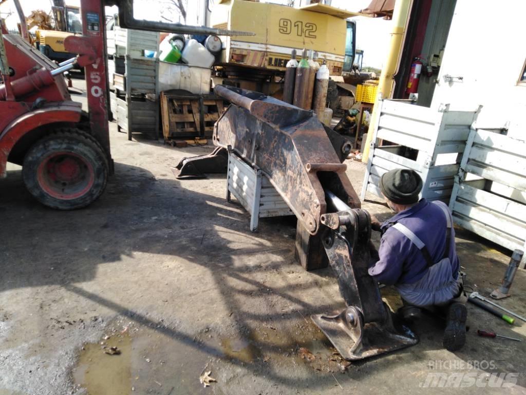 CAT M 318 Telaio e sospensioni