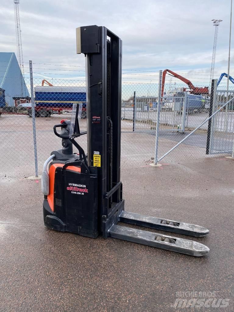 Toyota BT SPE 140 Transpallet uomo a terra