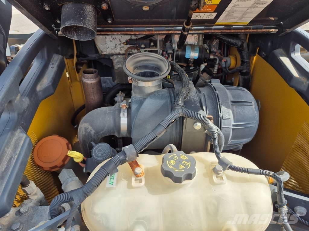John Deere 320G Mini Pale Gommate