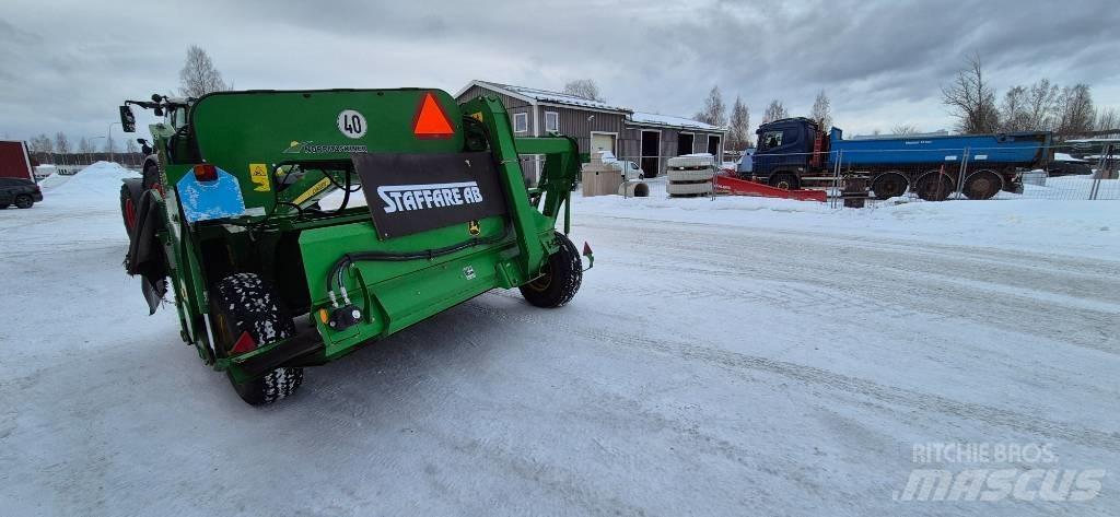 John Deere 835 Falciacondizionatrici