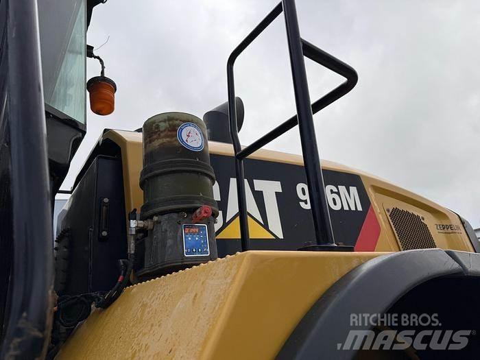 CAT 966M Pale gommate