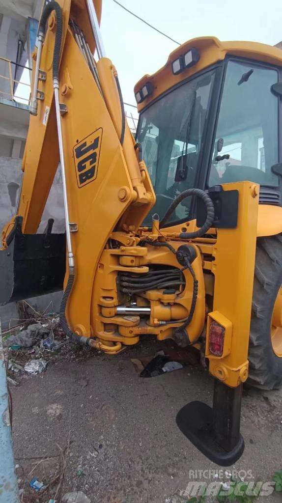 JCB 3 CX Pale gommate