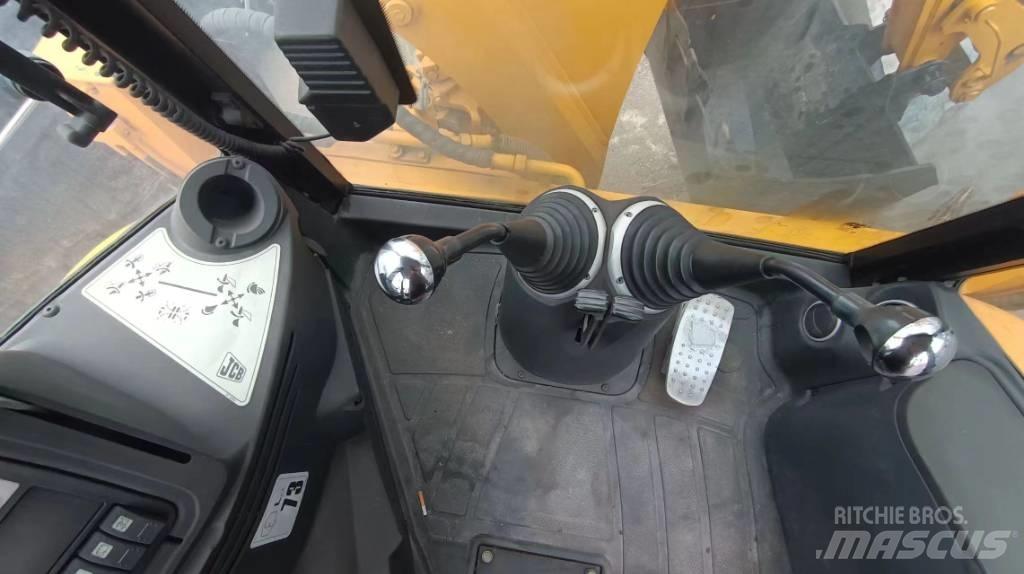 JCB 3 CX Pale gommate