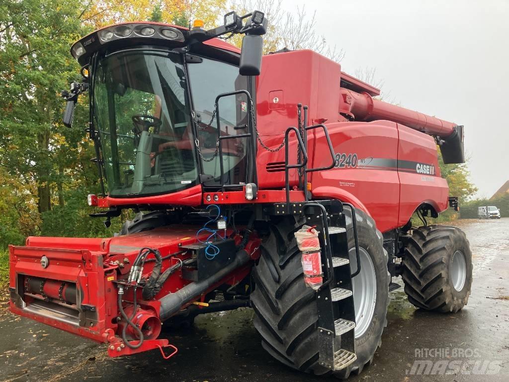 Case IH Axial 8240 Mietitrebbiatrici