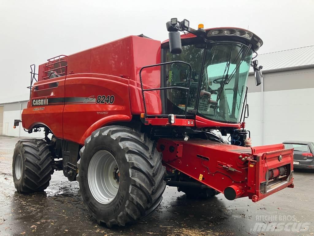 Case IH Axial 8240 Mietitrebbiatrici