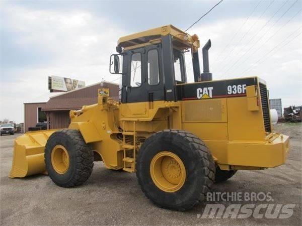 CAT 936 F Pale gommate