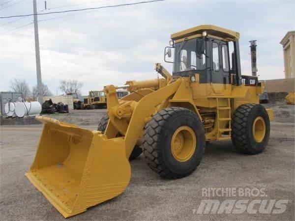 CAT 936 F Pale gommate