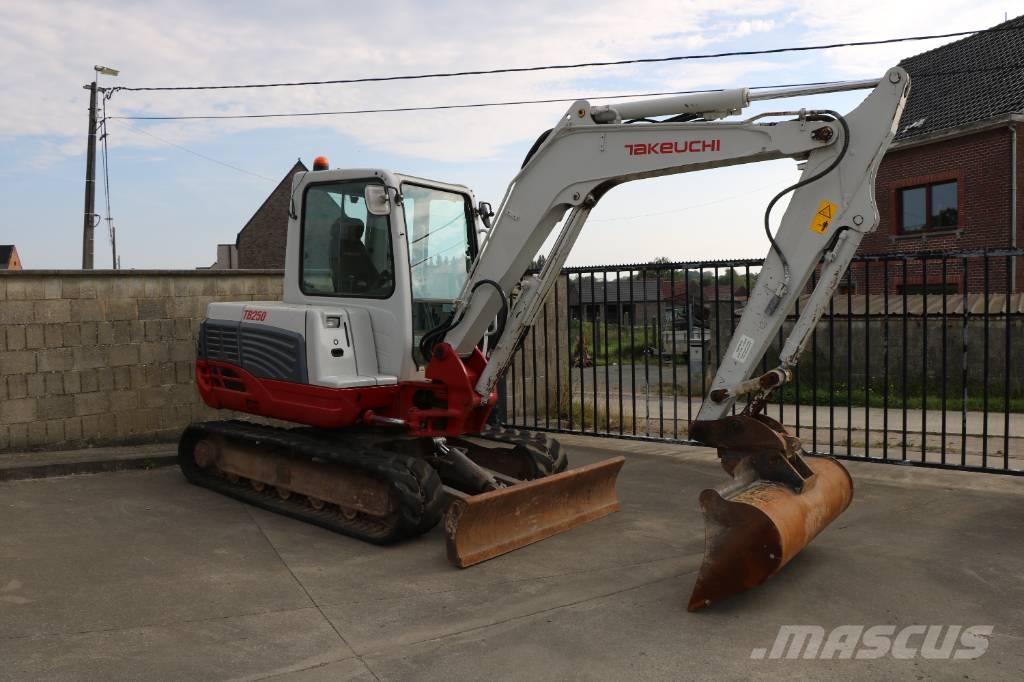 Takeuchi TB 250 Miniescavatori