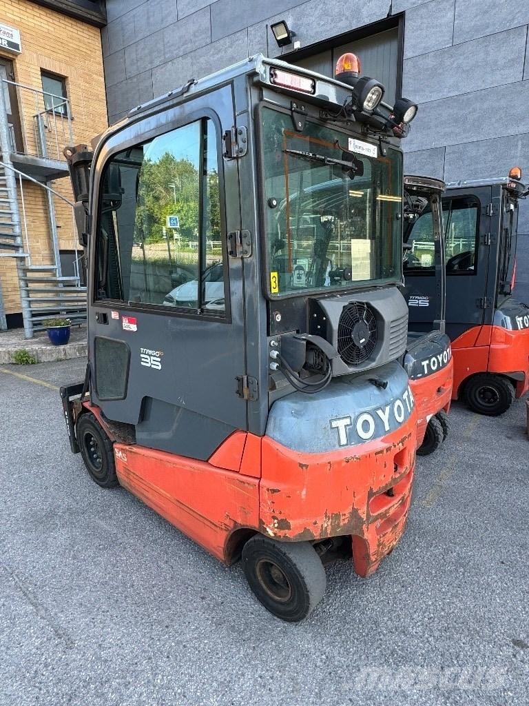 Toyota 8FBMT35 Transpallet uomo a terra