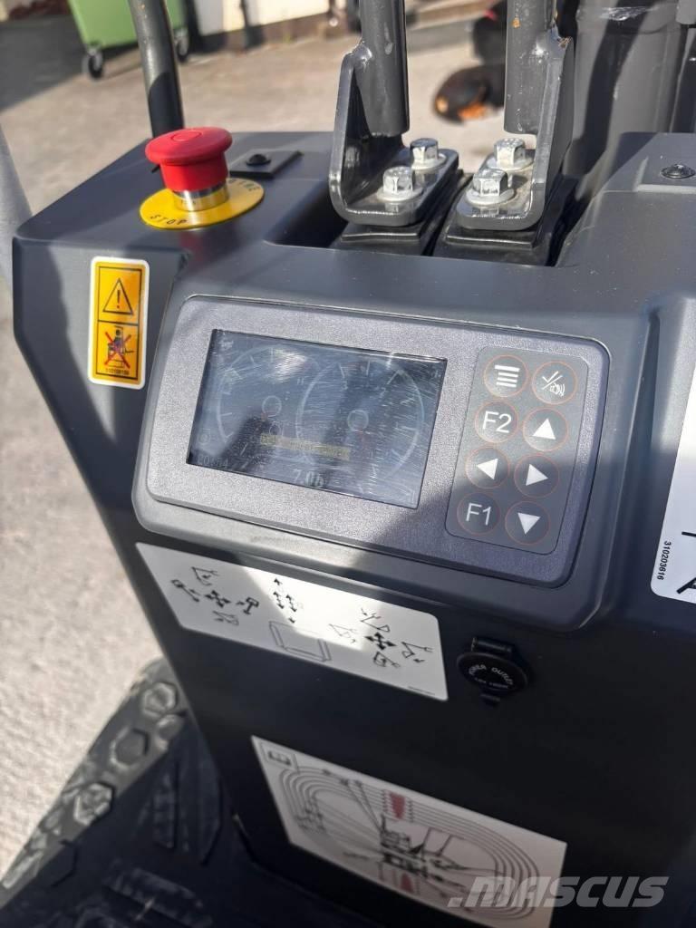 XCMG XE10E Miniescavatori