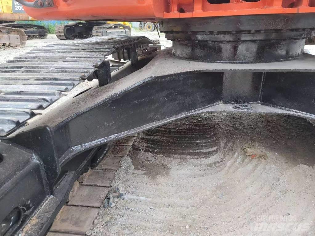 Doosan DX 225 LC Escavatori cingolati