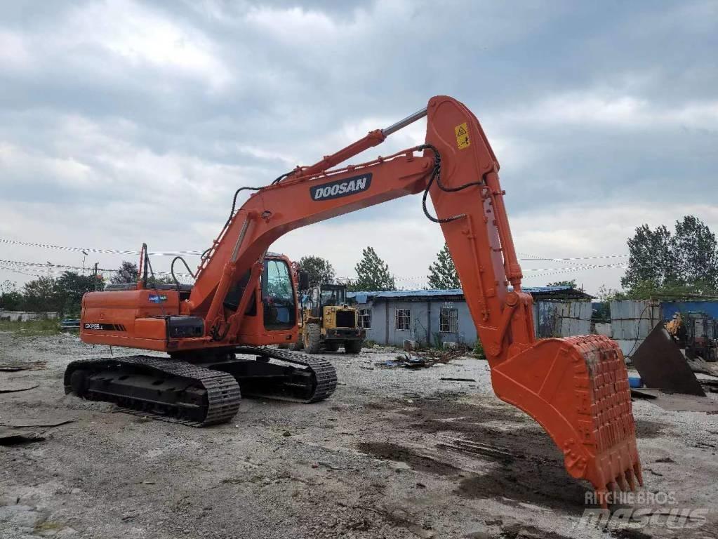 Doosan DX 225 LC Escavatori cingolati