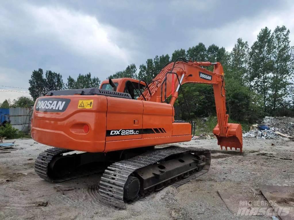 Doosan DX 225 LC Escavatori cingolati