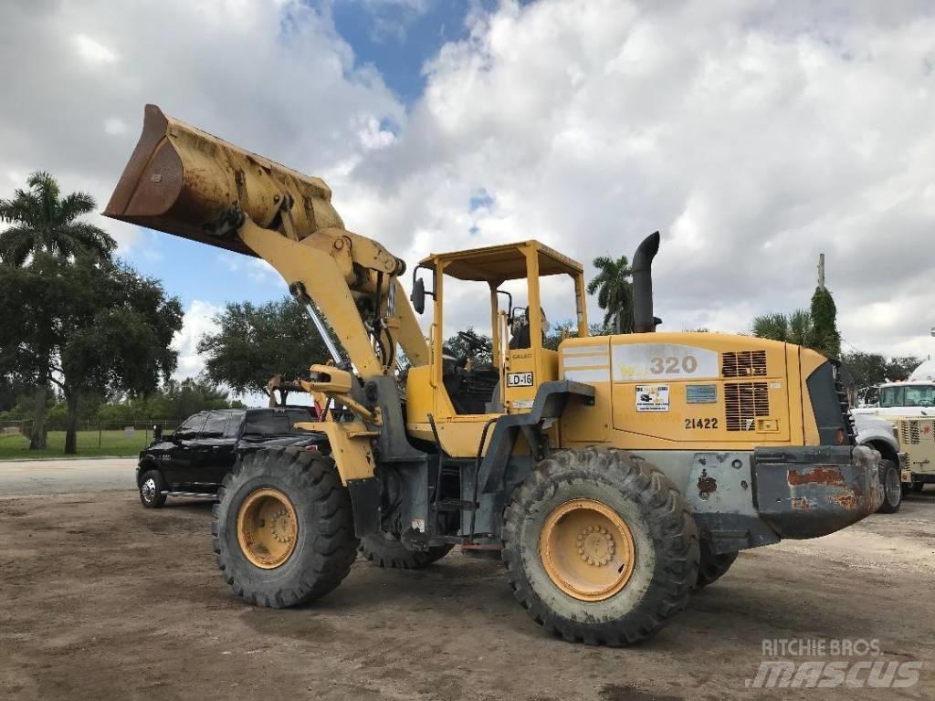 Komatsu WA320-5 Pale gommate