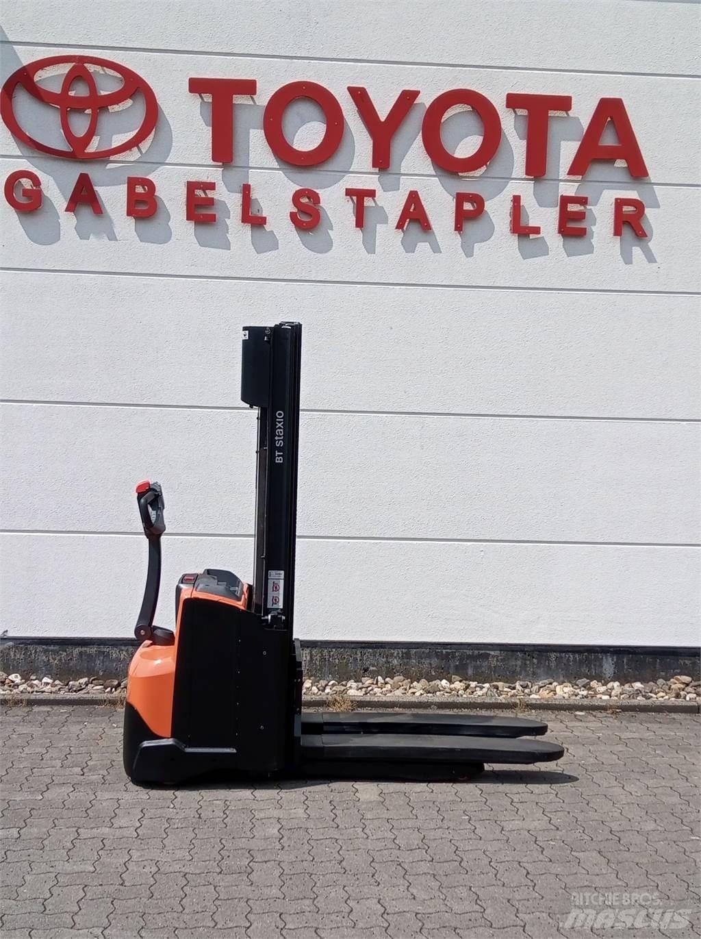 Toyota SWE120L Transpallet uomo a terra