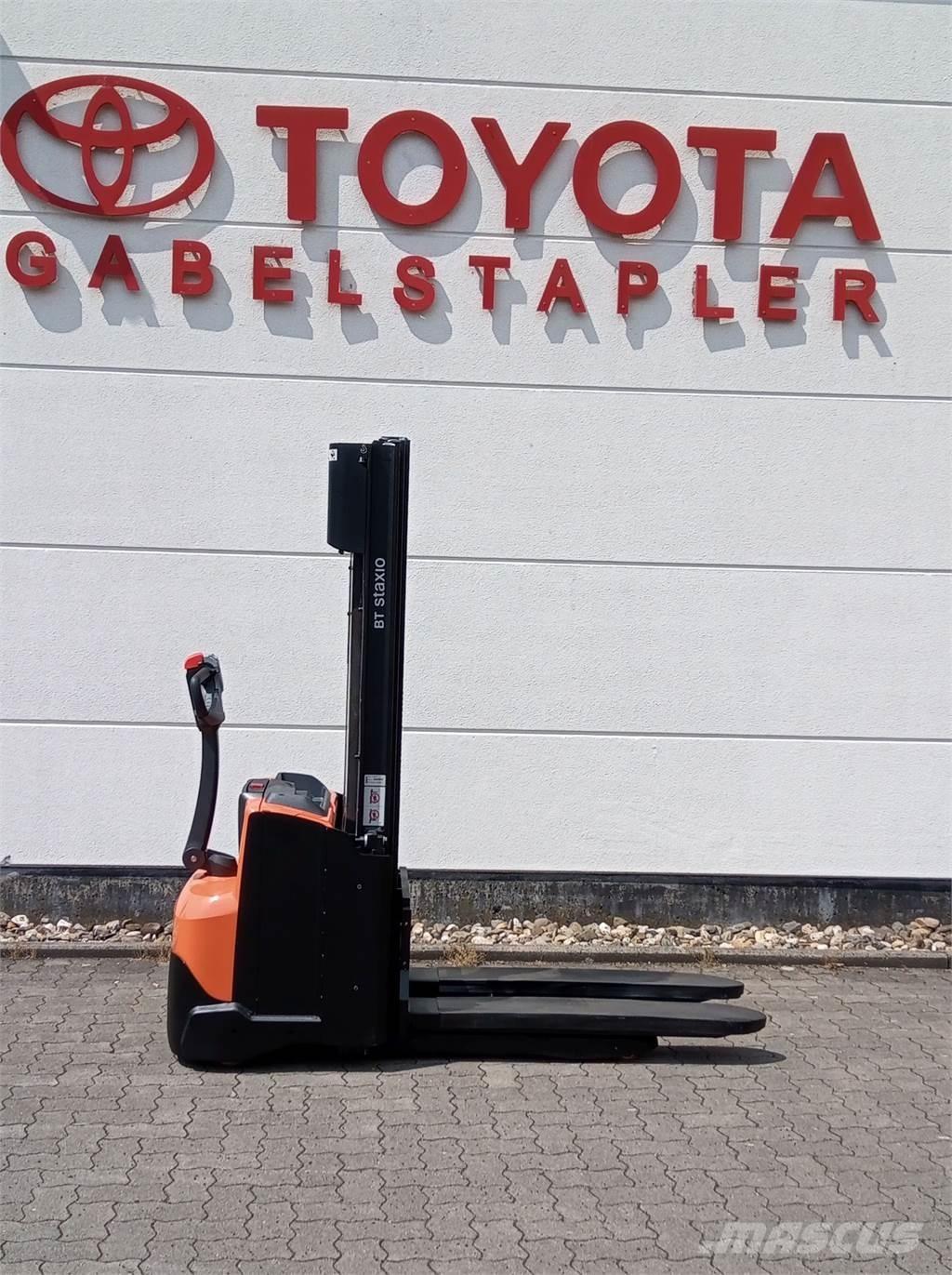 Toyota SWE120L Transpallet uomo a terra