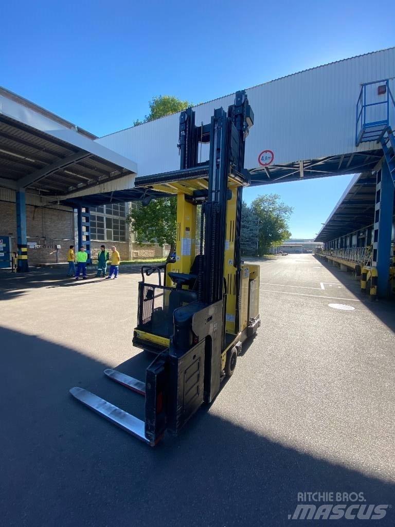 Hyster C1.0 Elevatore passaggio stretto