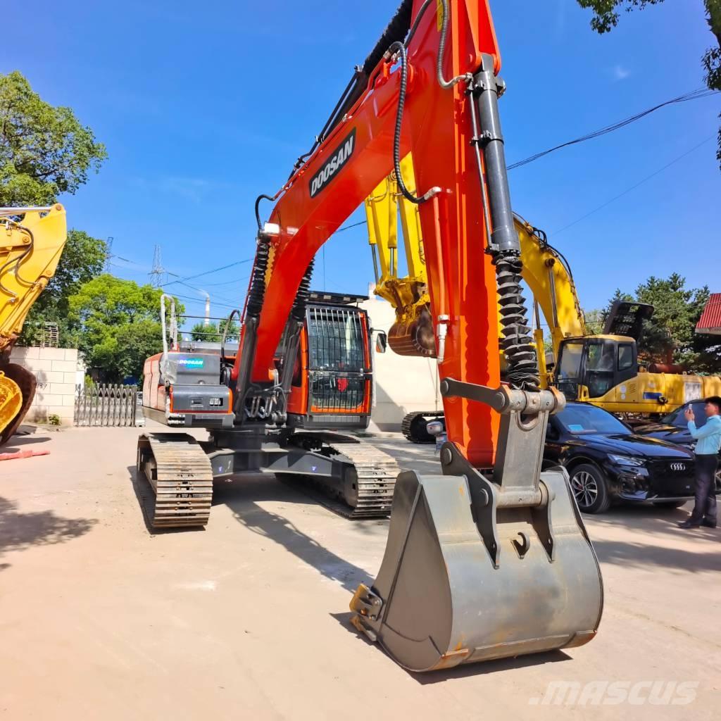 Doosan DX 225 LCA Escavatori cingolati
