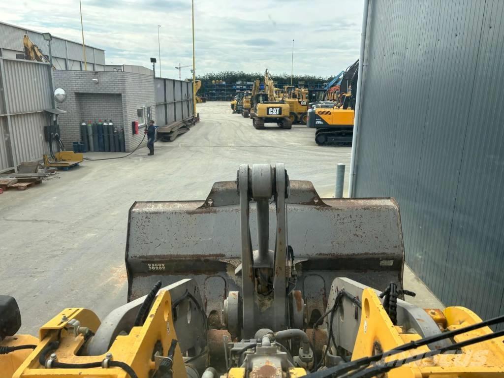 Volvo L120E Pale gommate