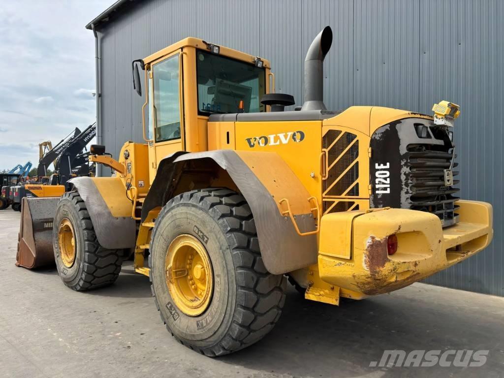 Volvo L120E Pale gommate