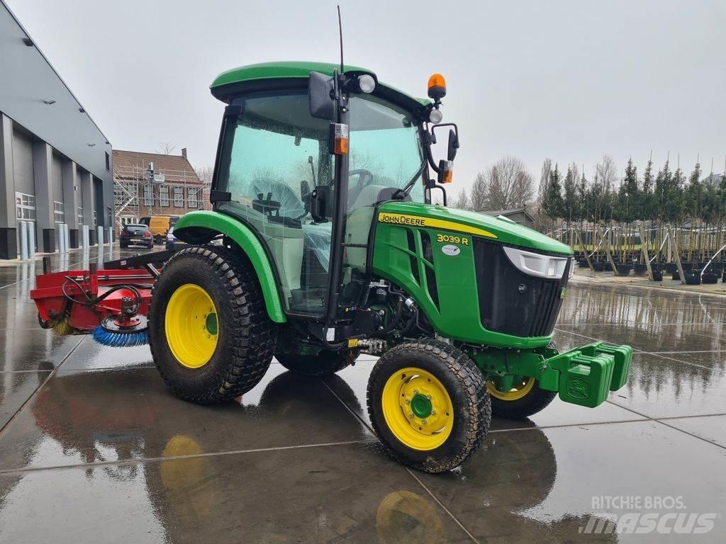 John Deere 3039R Trattori