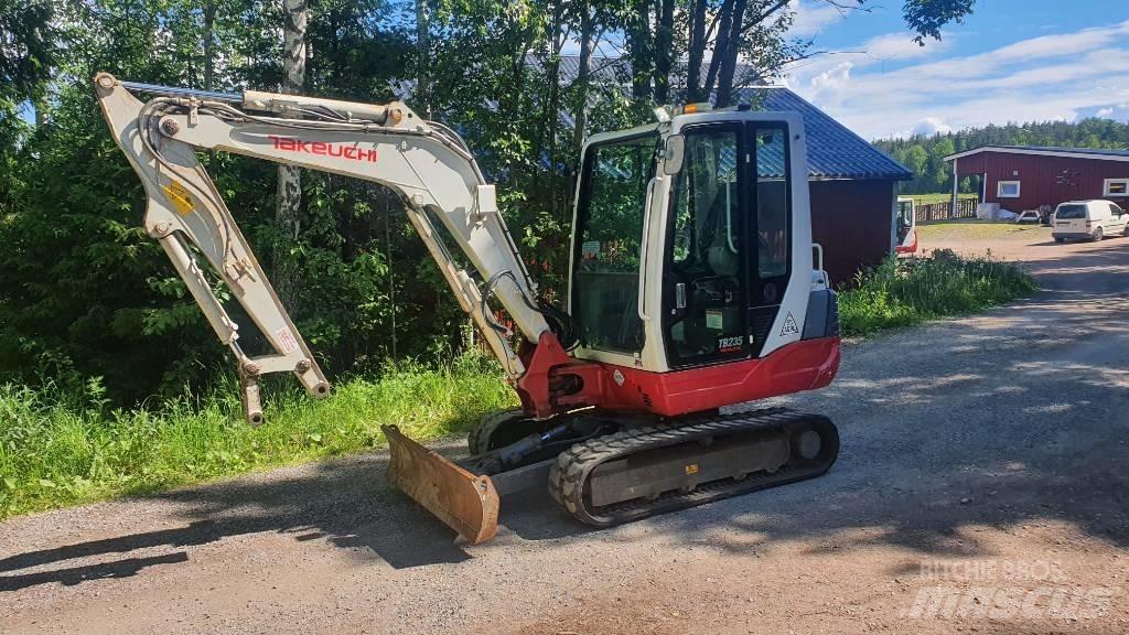 Takeuchi TB235 Miniescavatori