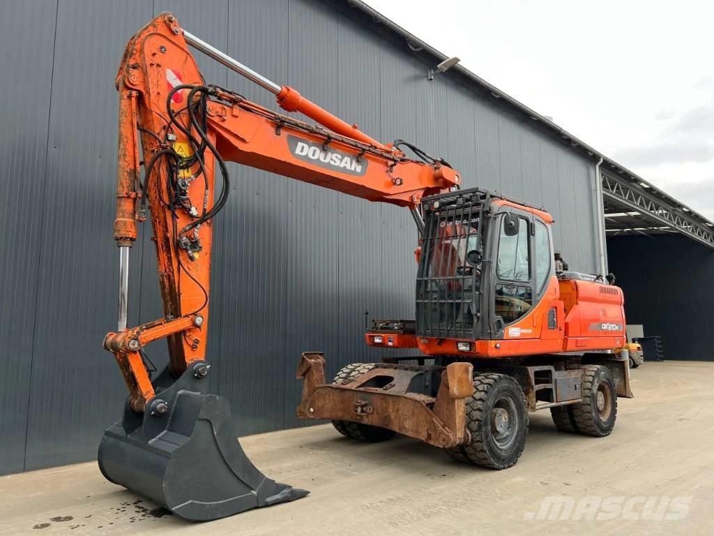 Doosan DX210W Escavatori gommati