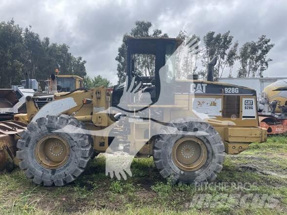 CAT 928G Pale gommate