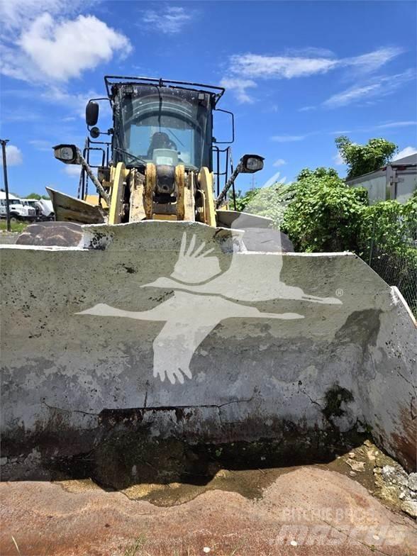CAT 950K Pale gommate