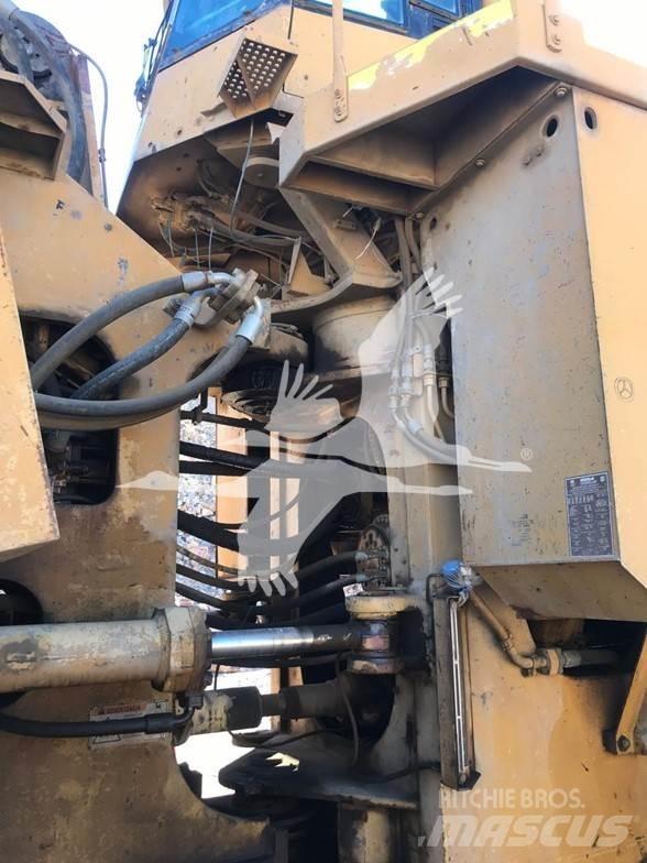 CAT 992G Pale gommate