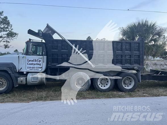 Mack RD688S Camion ribaltabili