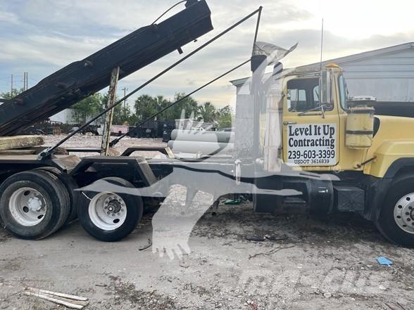 Mack RD688S Camion dei rifiuti