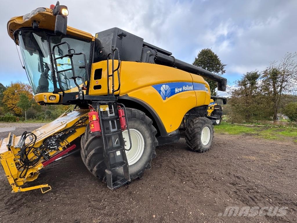 New Holland CX 8070 Mietitrebbiatrici