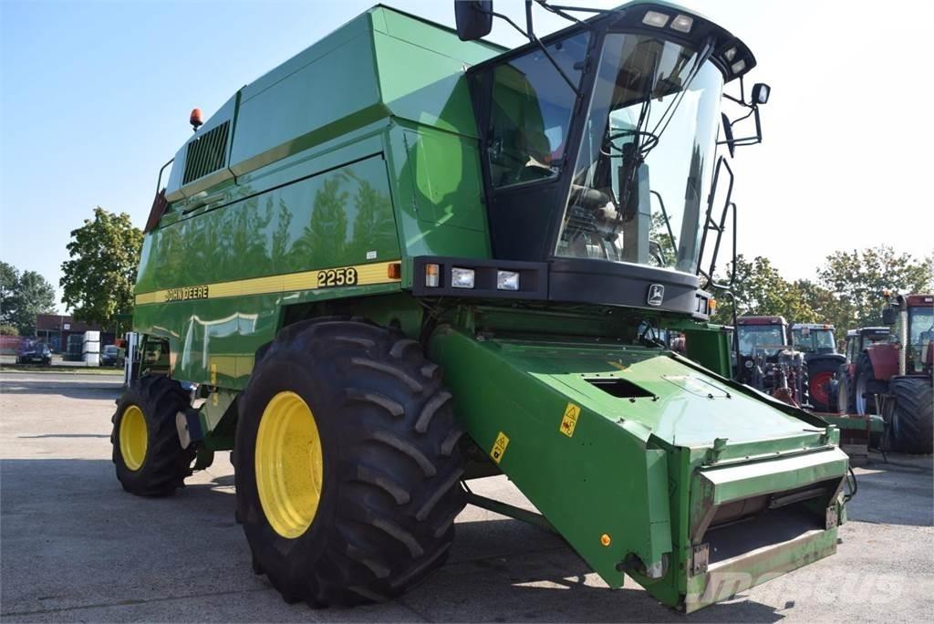 John Deere 2064 Mietitrebbiatrici