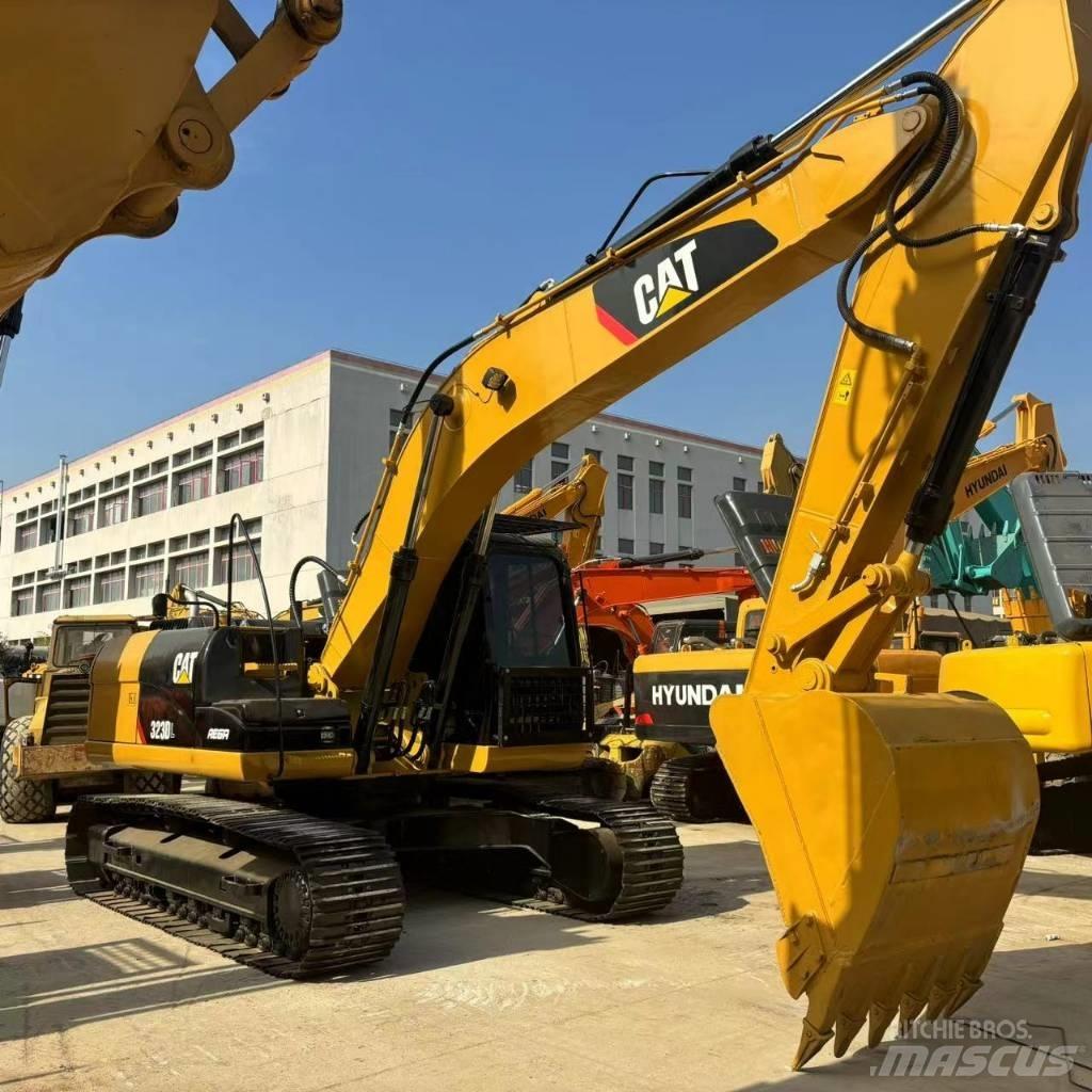 CAT 323 D L Escavatori cingolati