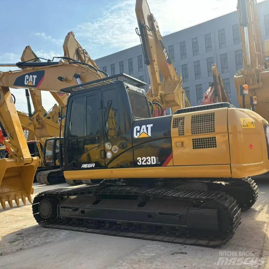 CAT 323 D L Escavatori cingolati