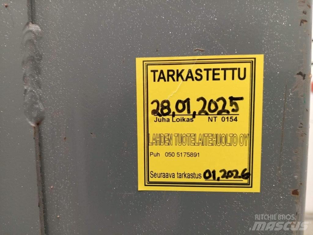 SkyJack SJ 16 Sollevatori verticali